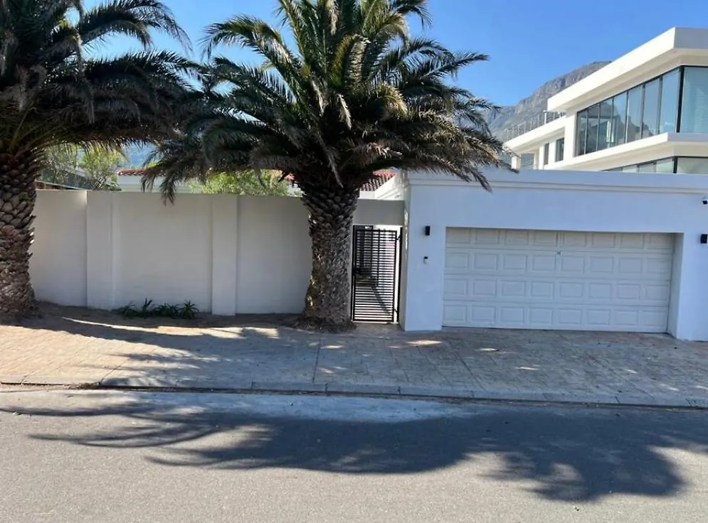 Seaside & Pool Haven Hout Bay Apartment